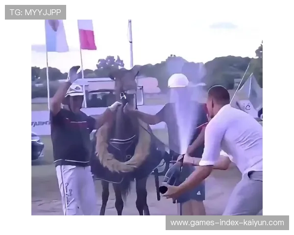 约基奇又被拍到赛马:网友:他到底爱哪个?